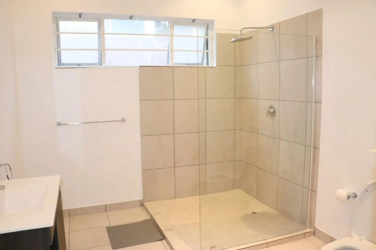 Ds Backpackers In Sea Point Pansiyon Cape Town