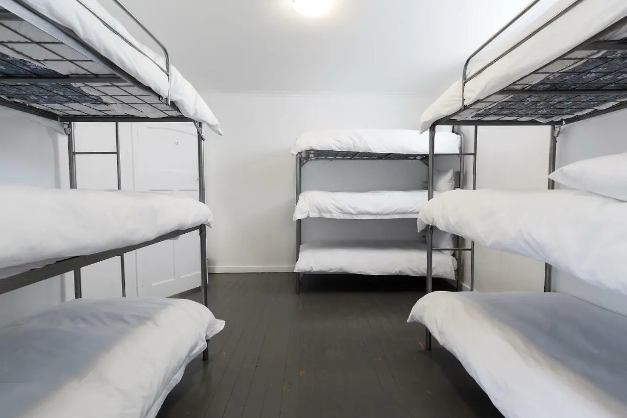 Ds Backpackers In Sea Point Pansiyon Cape Town Hostel