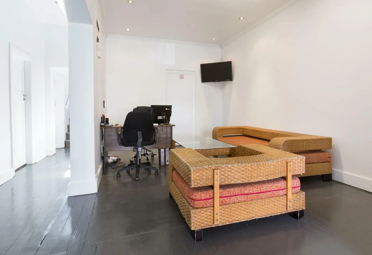 Hostel Ds Backpackers In Sea Point Pansiyon Cape Town