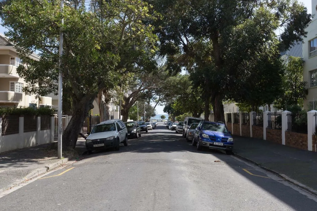 Ds Backpackers In Sea Point Pansiyon Cape Town