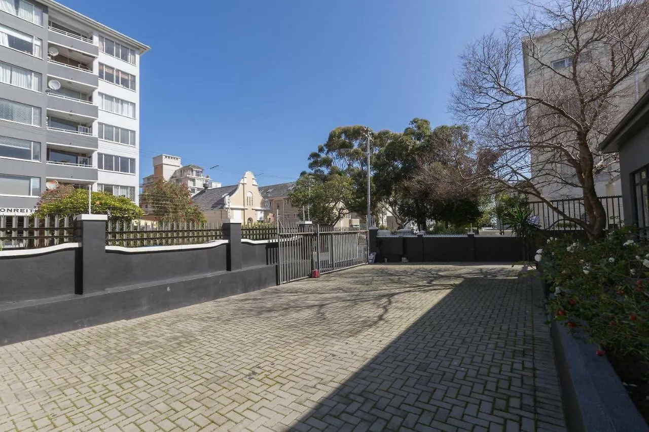 Ds Backpackers In Sea Point Pansiyon Cape Town Güney Afrika