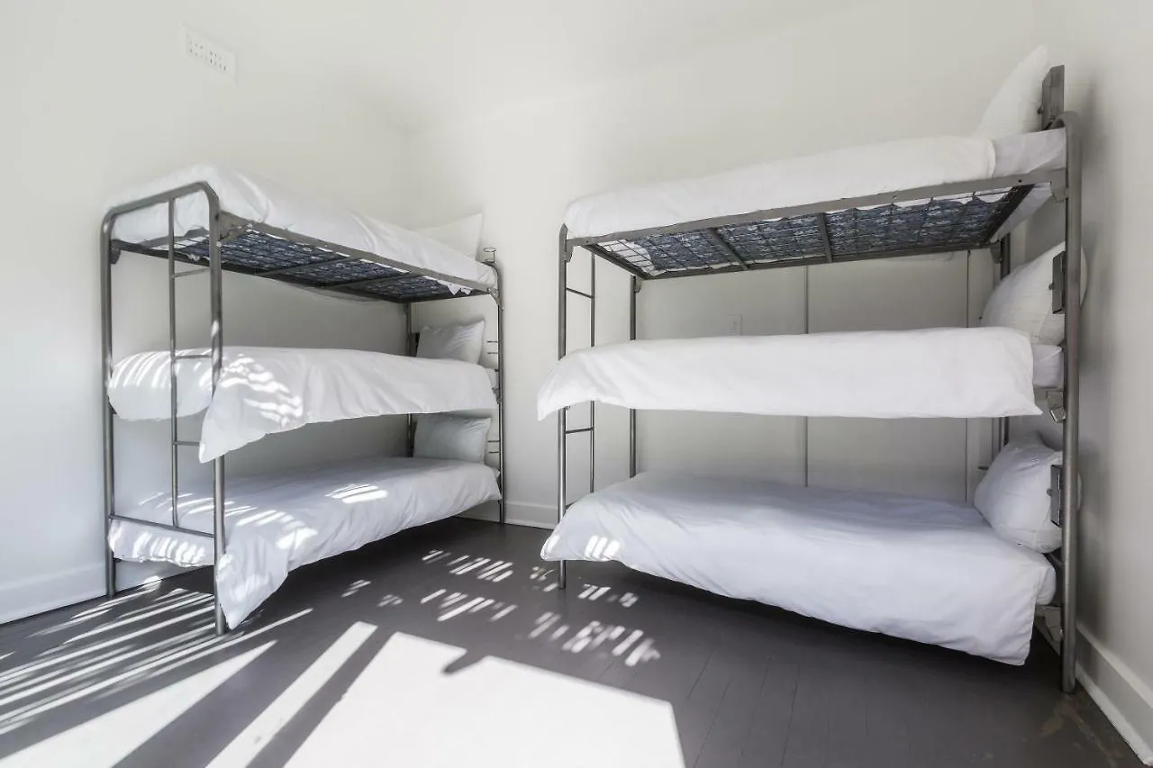 Ds Backpackers In Sea Point Pansiyon Cape Town